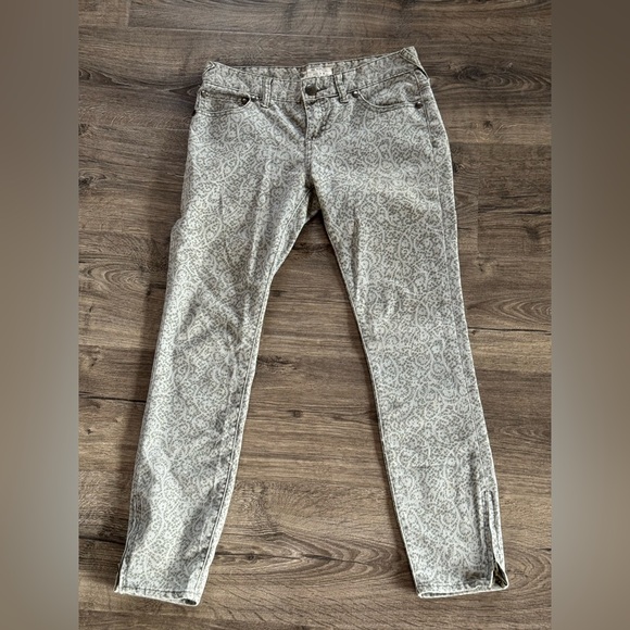 FREE PEOPLE Gray Lace Zip Ankle Skinny Jeans Size 26x26 Boho Festival Chic - Picture 2 of 12